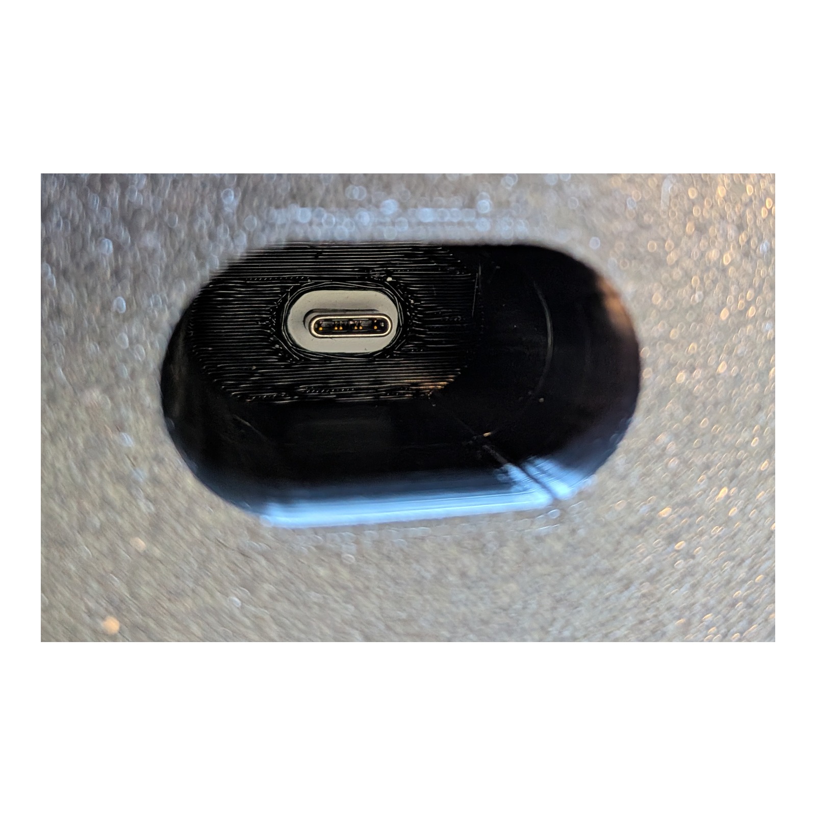 Getränkehalter Cupholder passend für BMW E30 Mittelkonsole Tabakerhitzer USB-C — 3D-gedruckter Ersatz aus PETG — Ansicht 3
