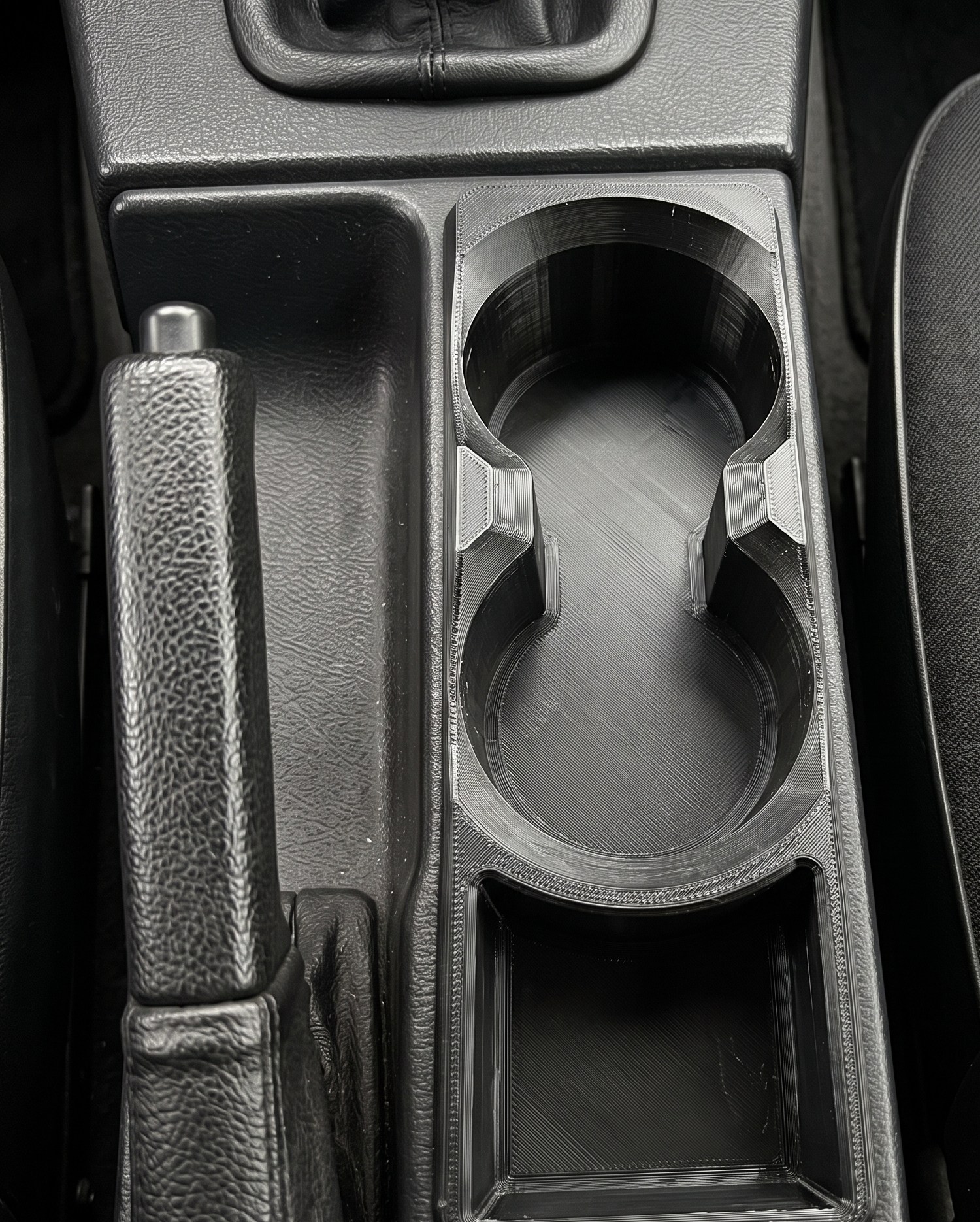 Getränkehalter Cupholder Dosenhalter passend für BMW E30 Mittelkonsole Ablage — 3D-gedruckter Ersatz aus PETG — Ansicht 3