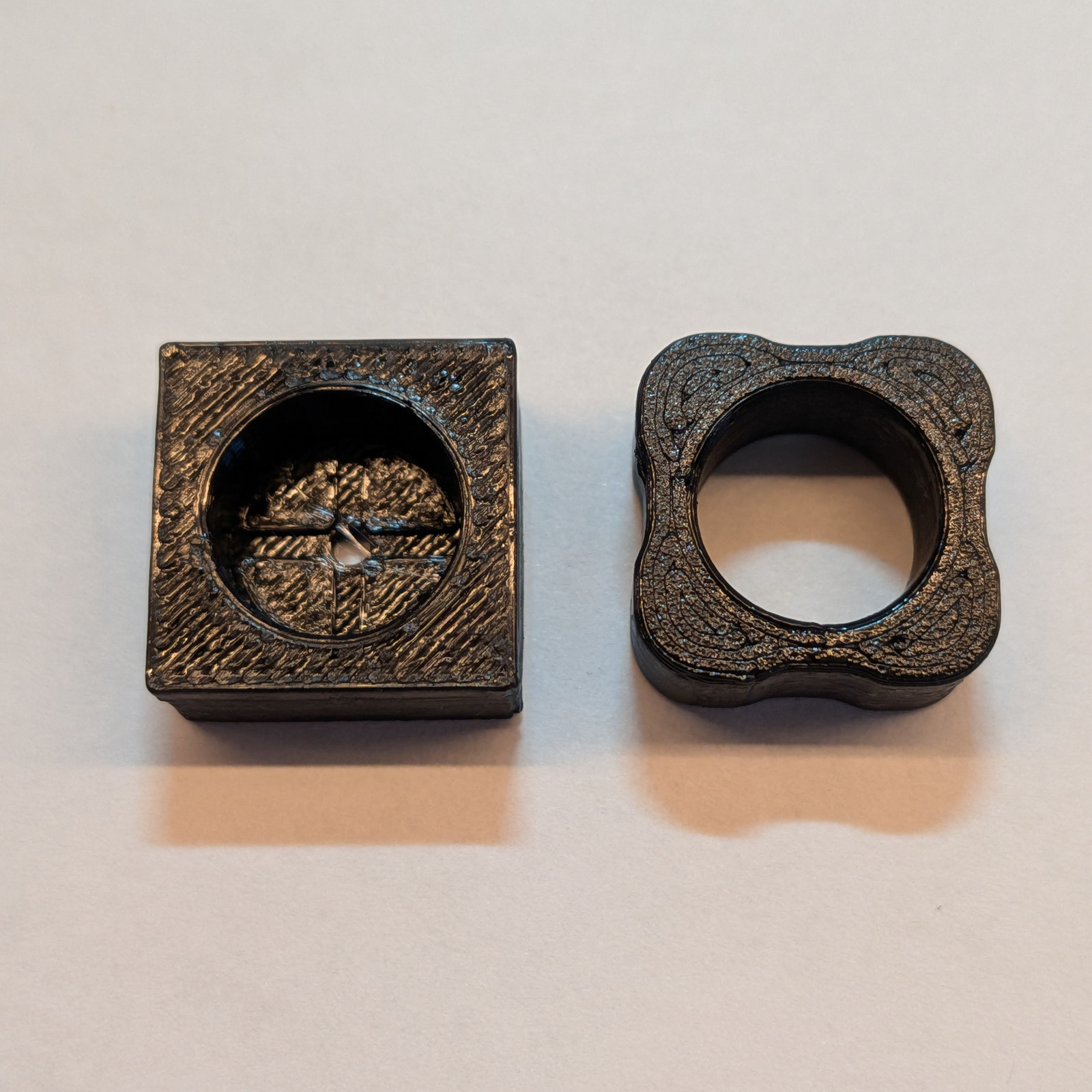 Vergleich: links bisherige Bauform, rechts neue Bauform — beides eigene Druckteile